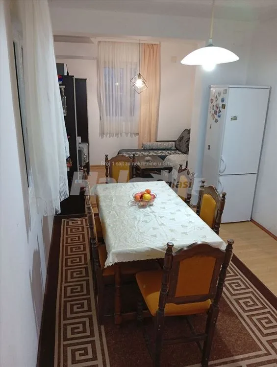 Stan u prizemlju u  kuci (P+Pk )za izdavanje — 12