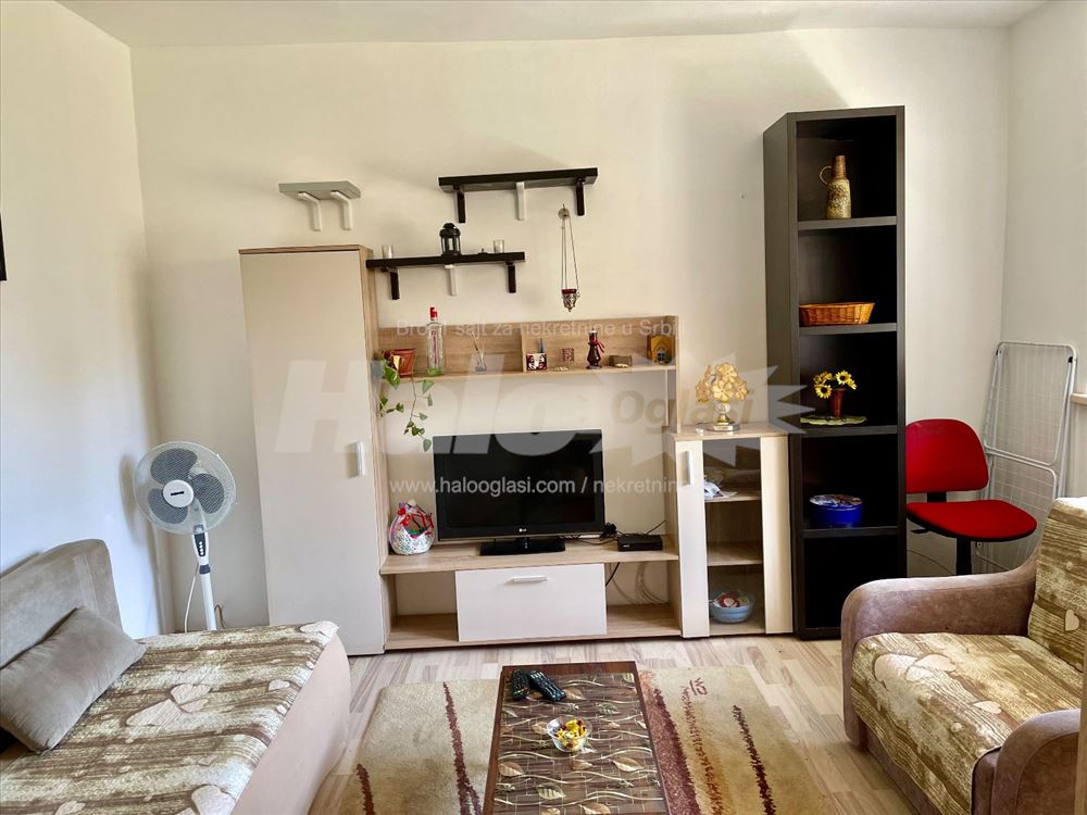 Stan u zajedničkom dvorištu 25m2 Donji Zemun — 2
