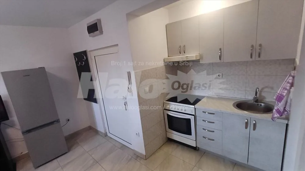 Stan za izdavanje • 3 sobe • 50m — 4