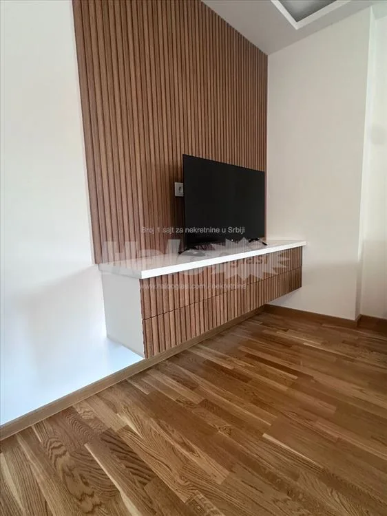 Stan za izdavanje — 8