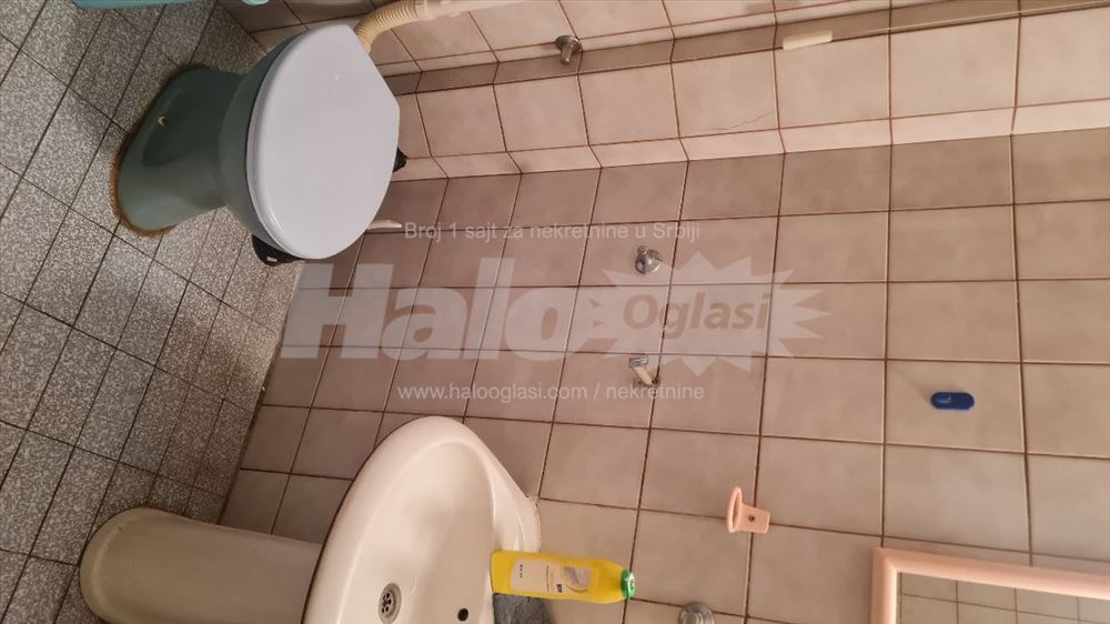 Stan za samca u renoviranoj kuci u prizemlju — 7