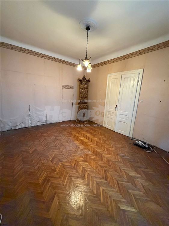 Starogradska kuća sa dvorištem u srcu Zemuna — 9