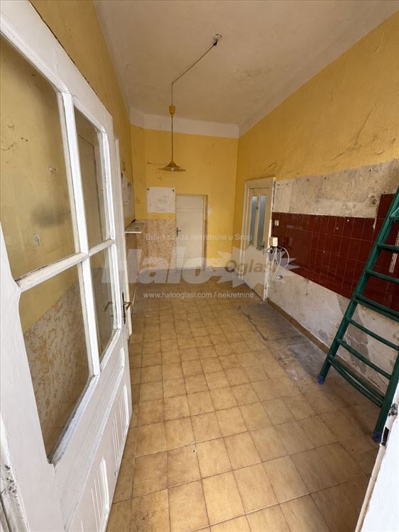 Starogradska kuća sa dvorištem u srcu Zemuna — 11