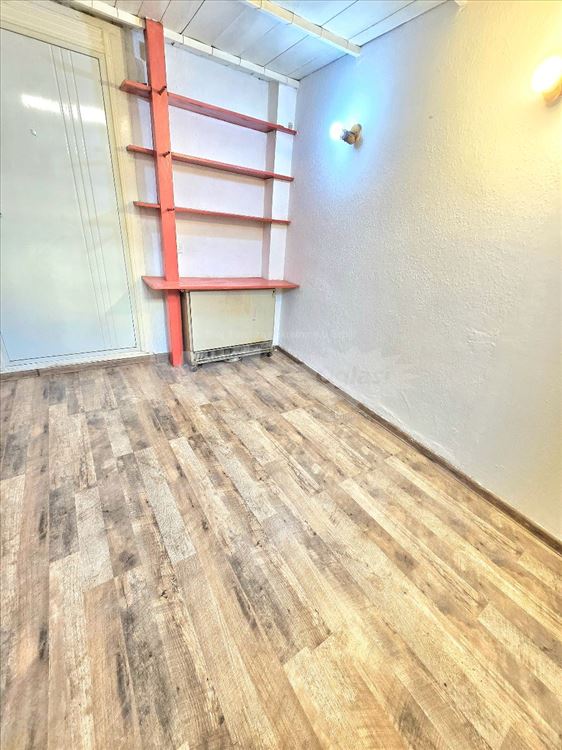 Strogi centar- uknjižen manji stan sa galerijom — 3