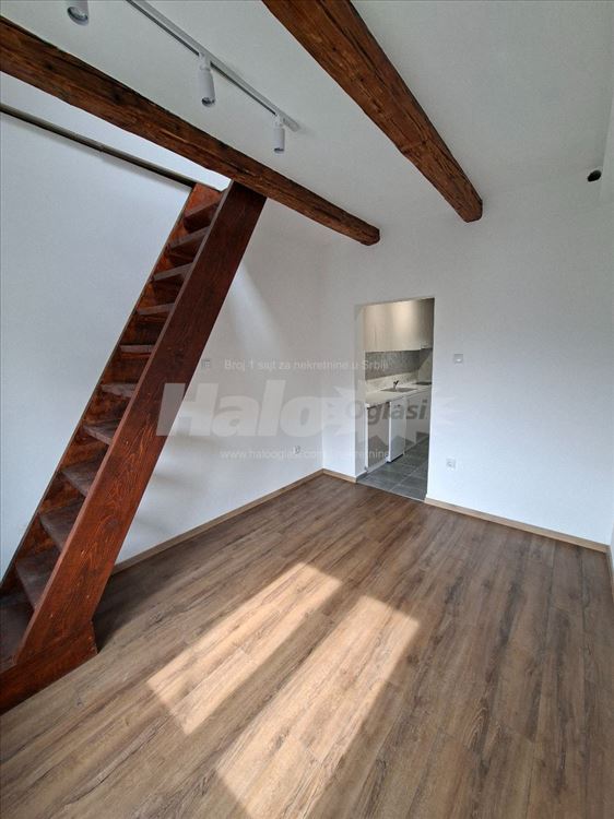Strumička, 1.5 dupleks , renoviran — 2