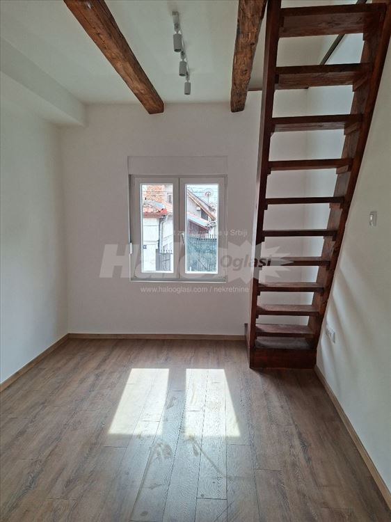Strumička, 1.5 dupleks , renoviran — 3