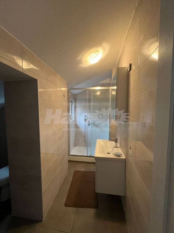 studentski trg odlicna lokacija — 7