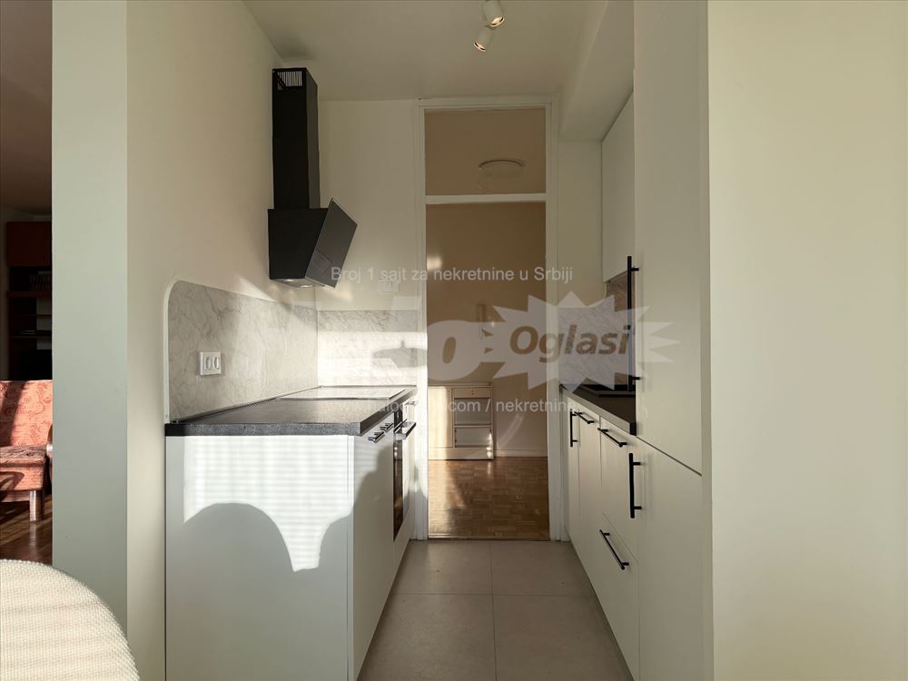 Sunny apartment close to all amenities — 7