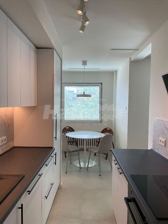 Sunny apartment close to all amenities — 8