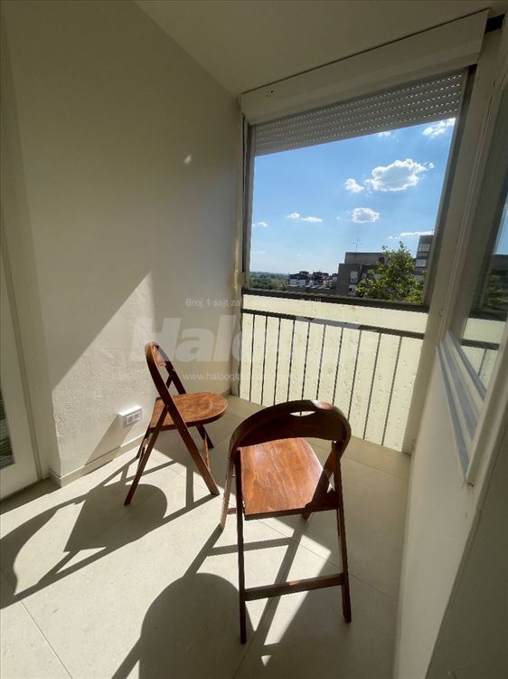Sunny apartment close to all amenities — 9