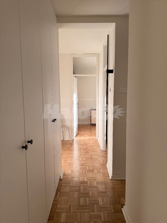 Sunny apartment close to all amenities — 10
