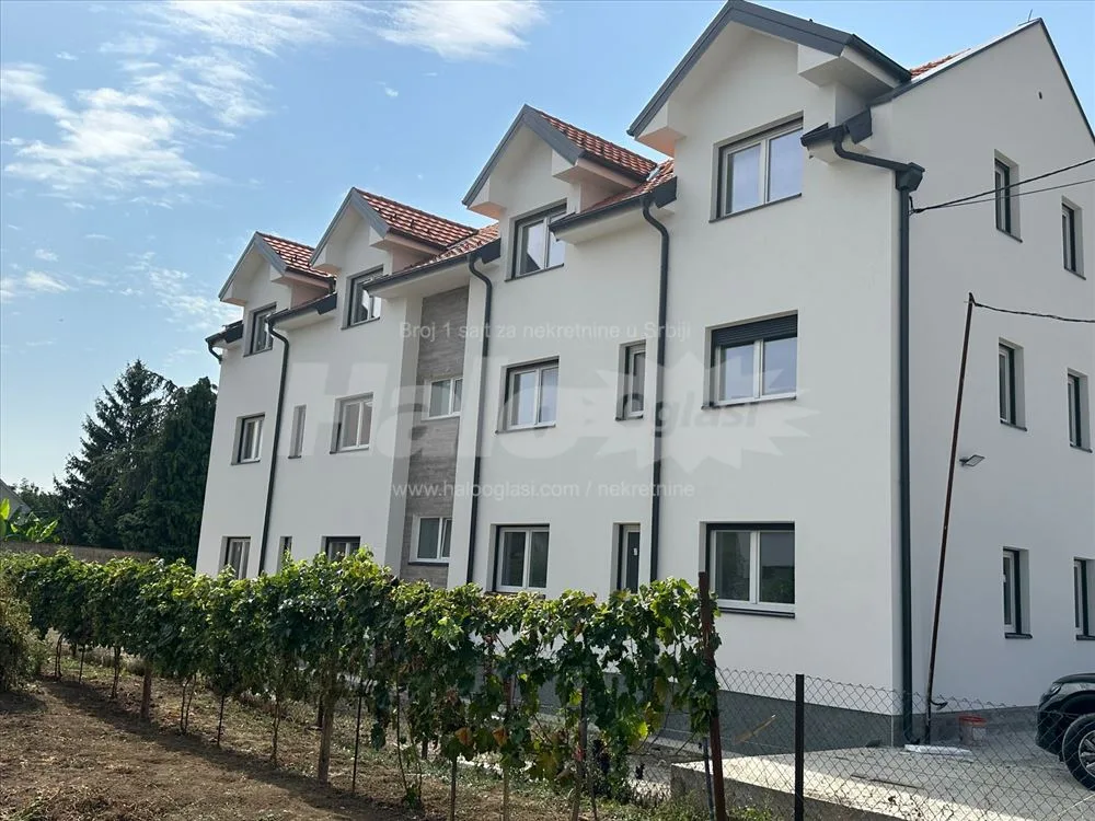 Surcin Novogradnja Lux — 2