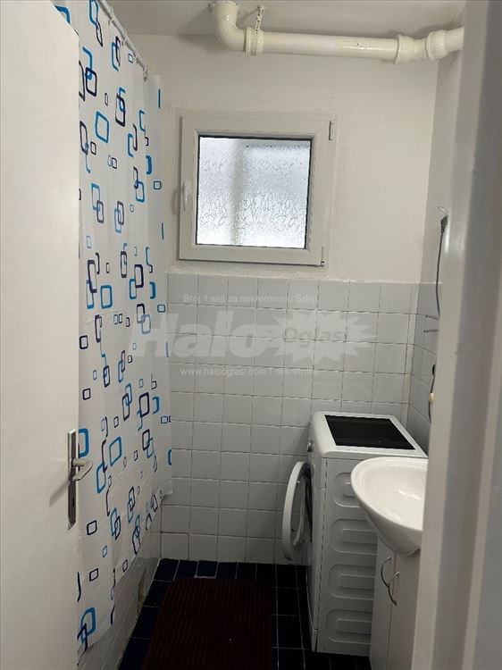 Svetao i topao stan na odlicnoj lokaciji — 11