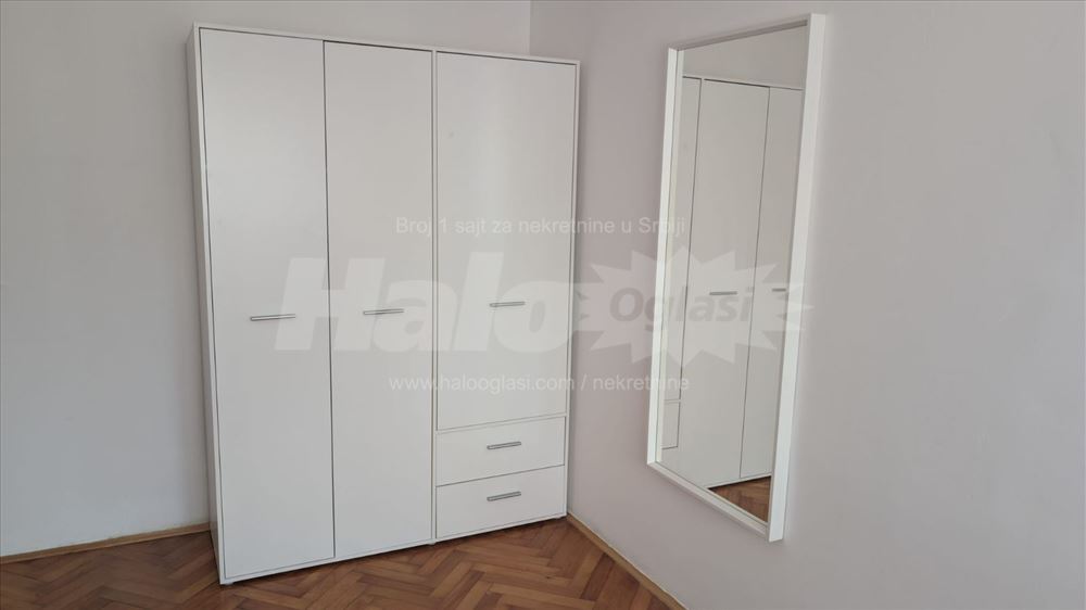 Svetao, jednosoban namešten stan sa dvorištem — 2