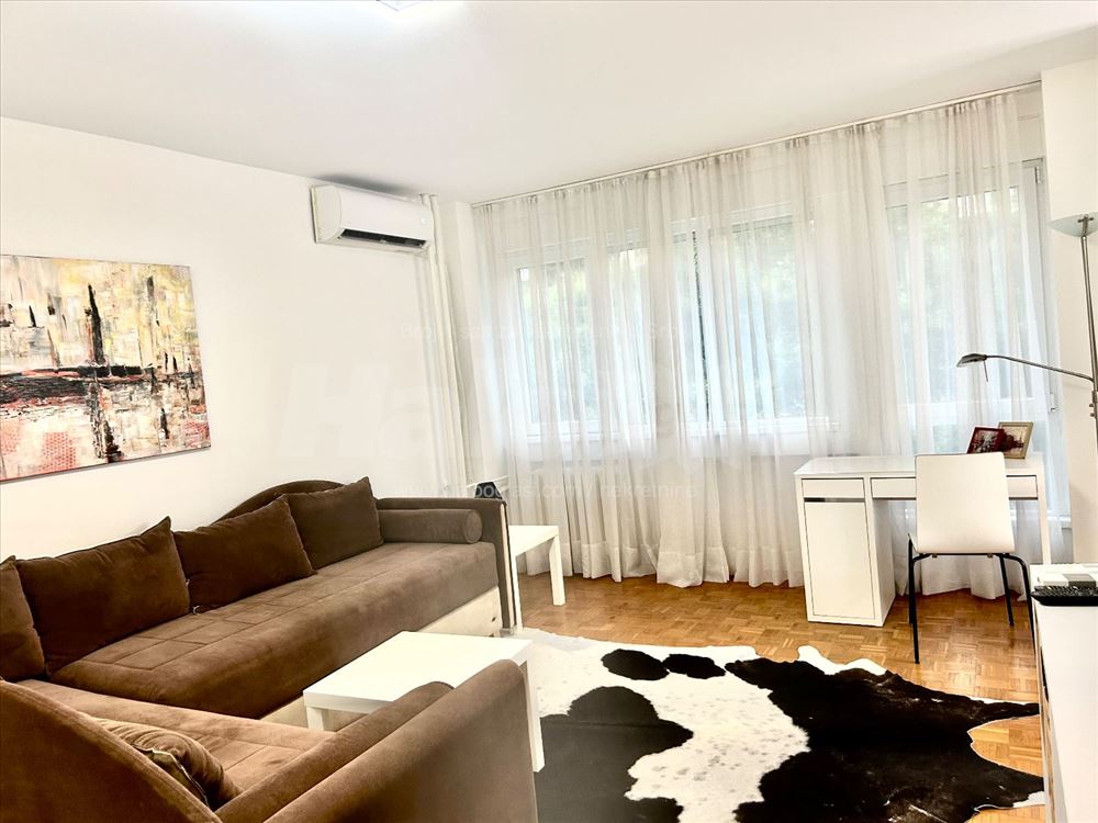 Svetao moderan , Novi Beograd, — 11