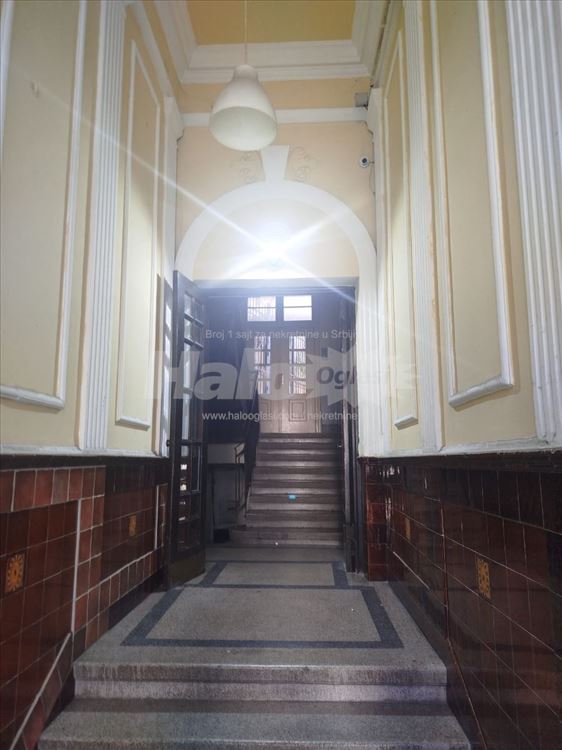 Svetao trosoban stan u strogom centru — 3