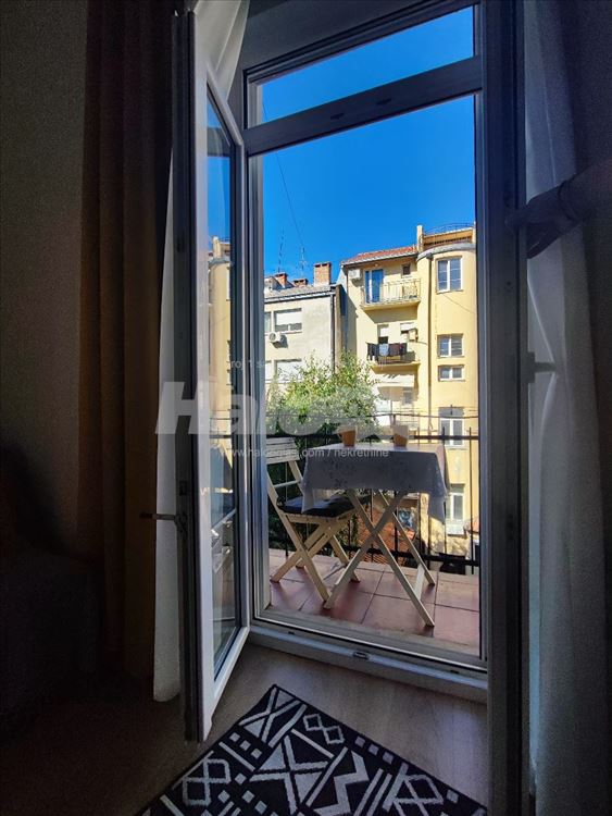 Svi troškovi uračunati. Odmah useljiv. — 5