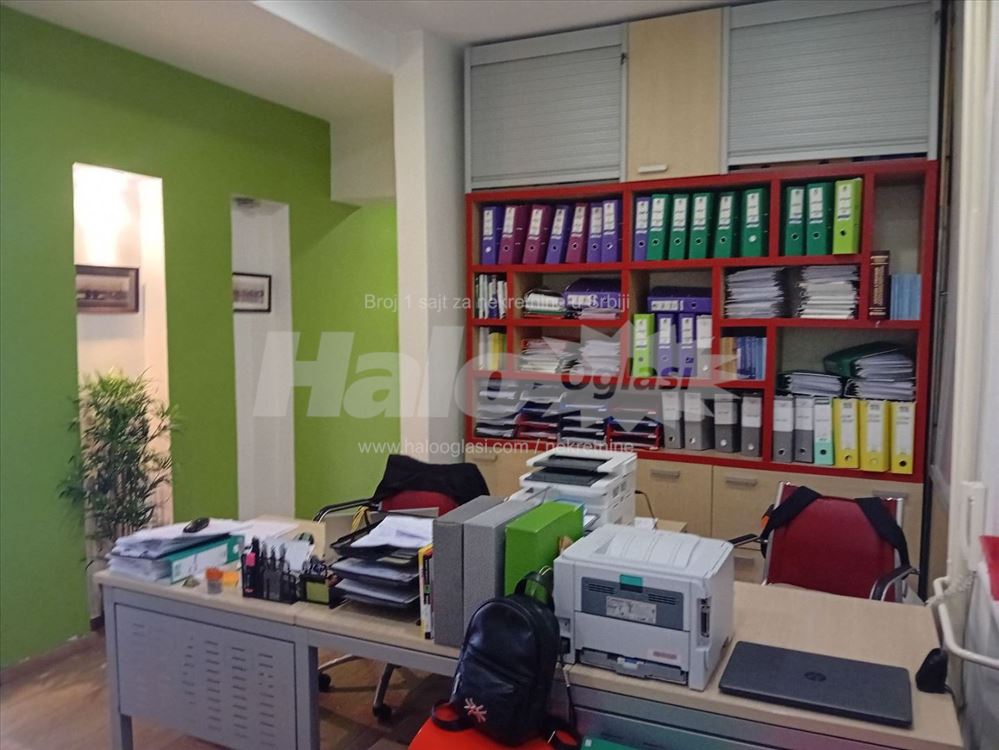 Terazija- Poslovno kanc. prostor- namešteno — 12