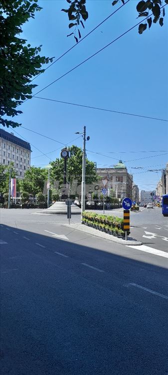 Trg Republike, potpuno renoviran i opremljen — 2
