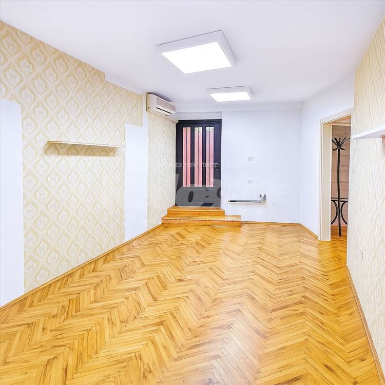 Svetao stan u srcu grada–idealna investicija, Trg — 5