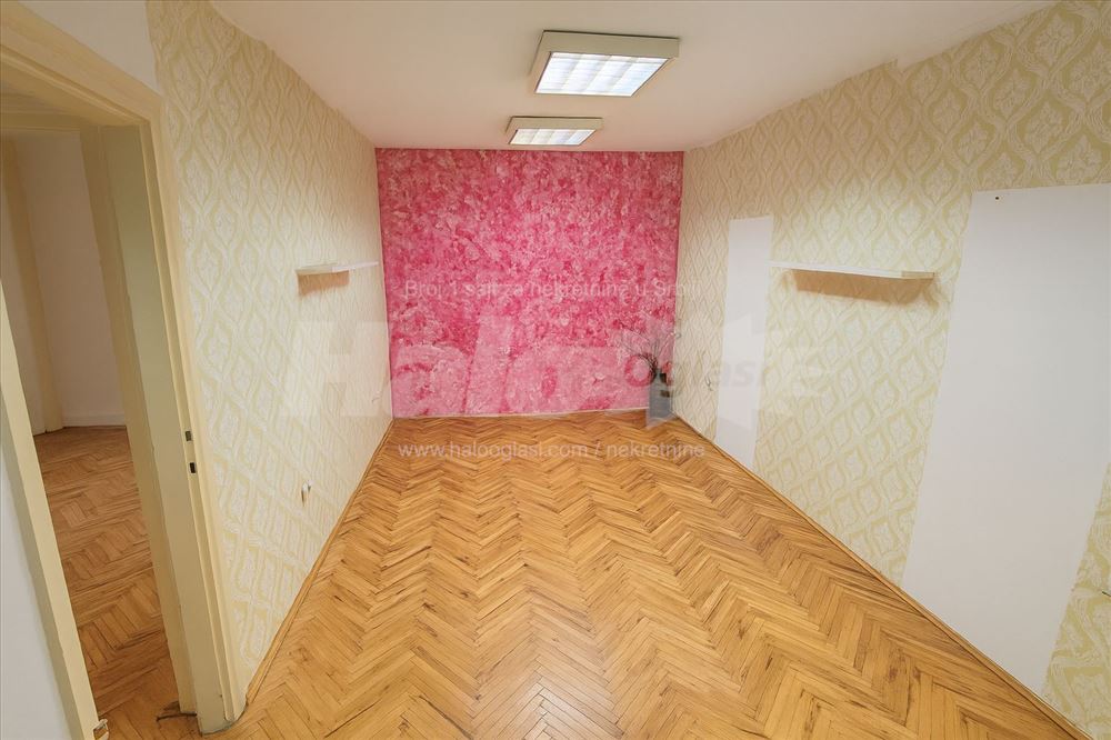 Svetao stan u srcu grada–idealna investicija, Trg — 6