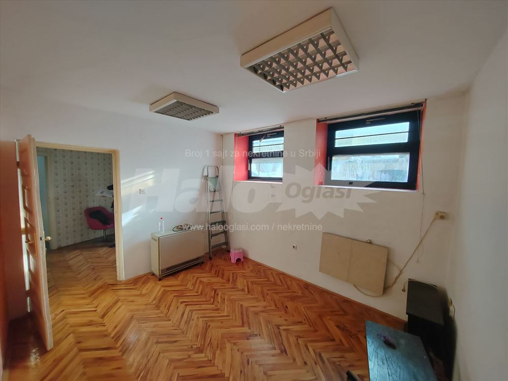 Svetao stan u srcu grada–idealna investicija, Trg — 7