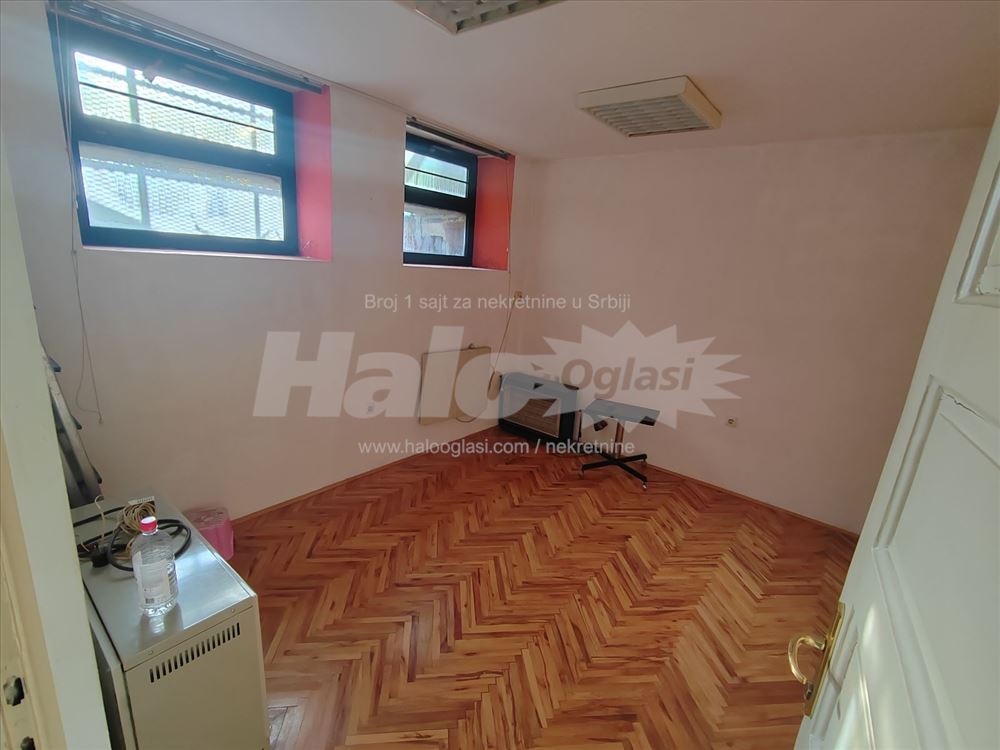 Svetao stan u srcu grada–idealna investicija, Trg — 8