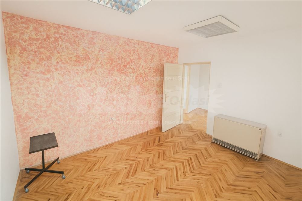 Svetao stan u srcu grada–idealna investicija, Trg — 9