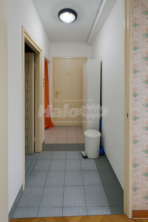 Svetao stan u srcu grada–idealna investicija, Trg — 11