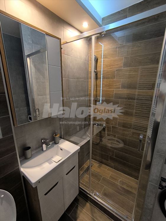 **Trgovačka centar 2.5** — 7