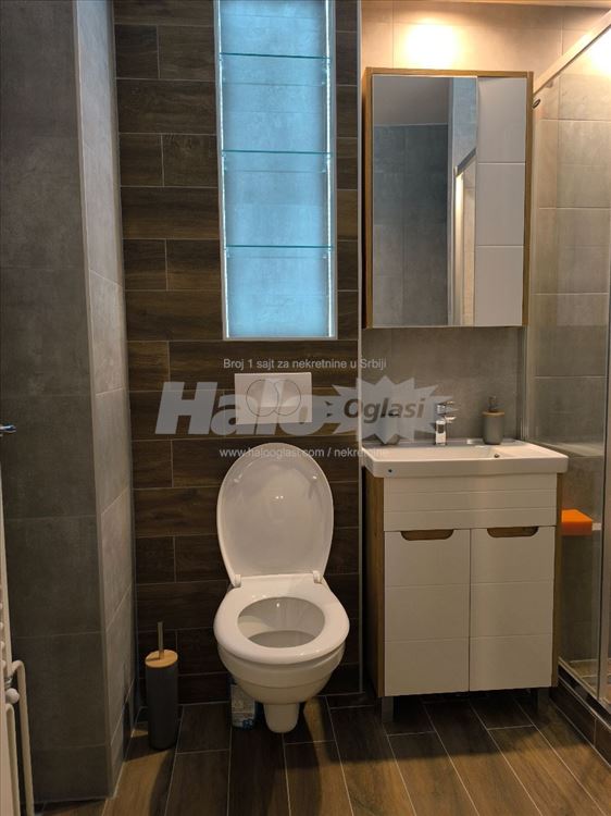 **Trgovačka centar 2.5** — 8
