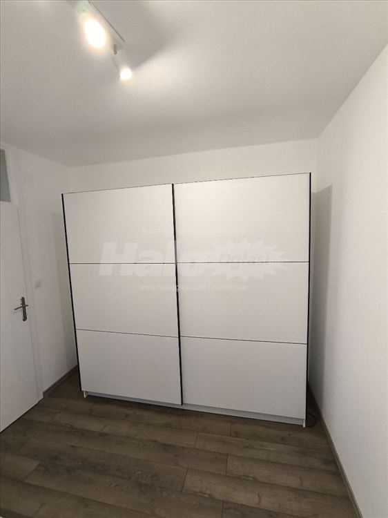 **Trgovačka centar 2.5** — 9