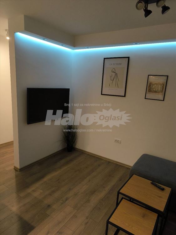 **Trgovačka centar 2.5** — 12