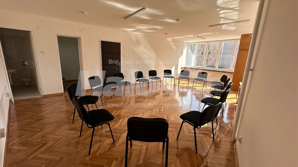 Tri prostorije od 70m2. 40m2. 20m2.Dvaparkingmesta — 2