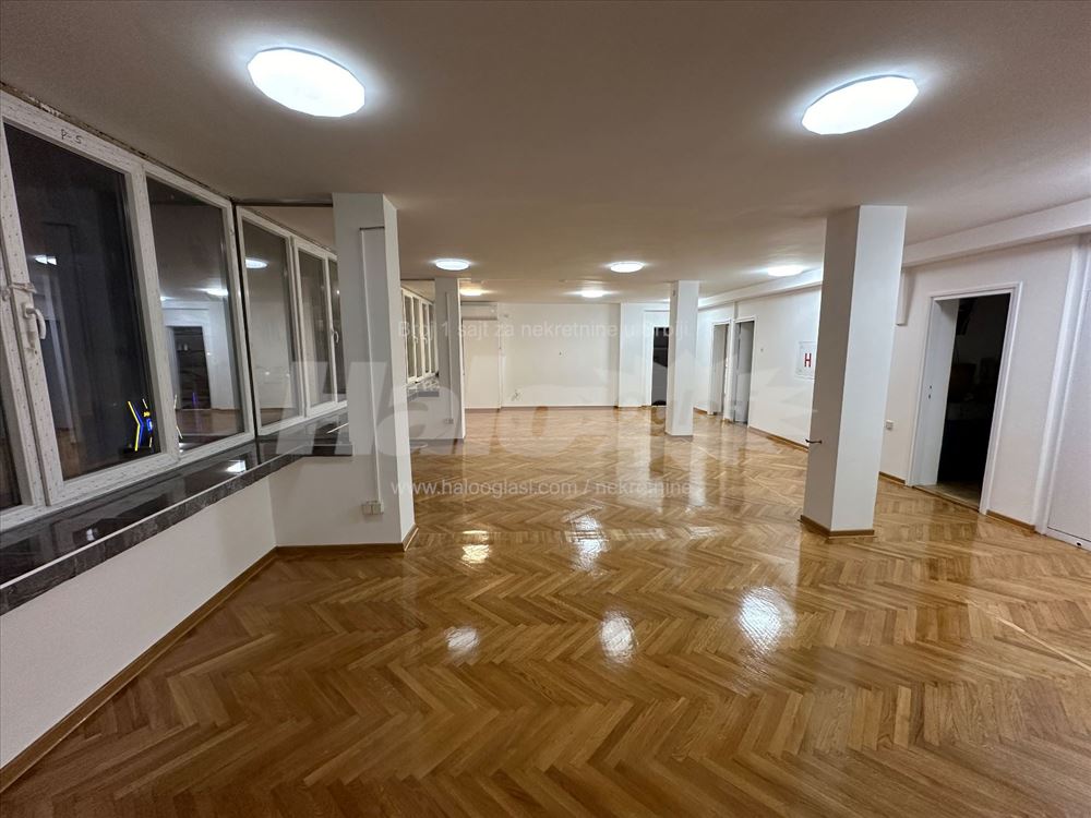 Tri prostorije od 70m2. 40m2. 20m2.Dvaparkingmesta — 4
