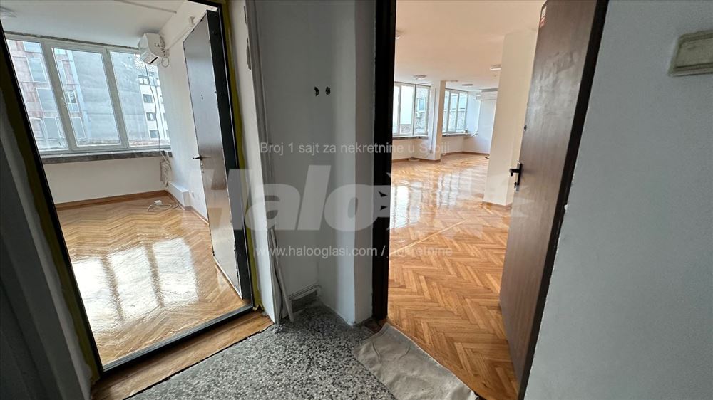 Tri prostorije od 70m2. 40m2. 20m2.Dvaparkingmesta — 7