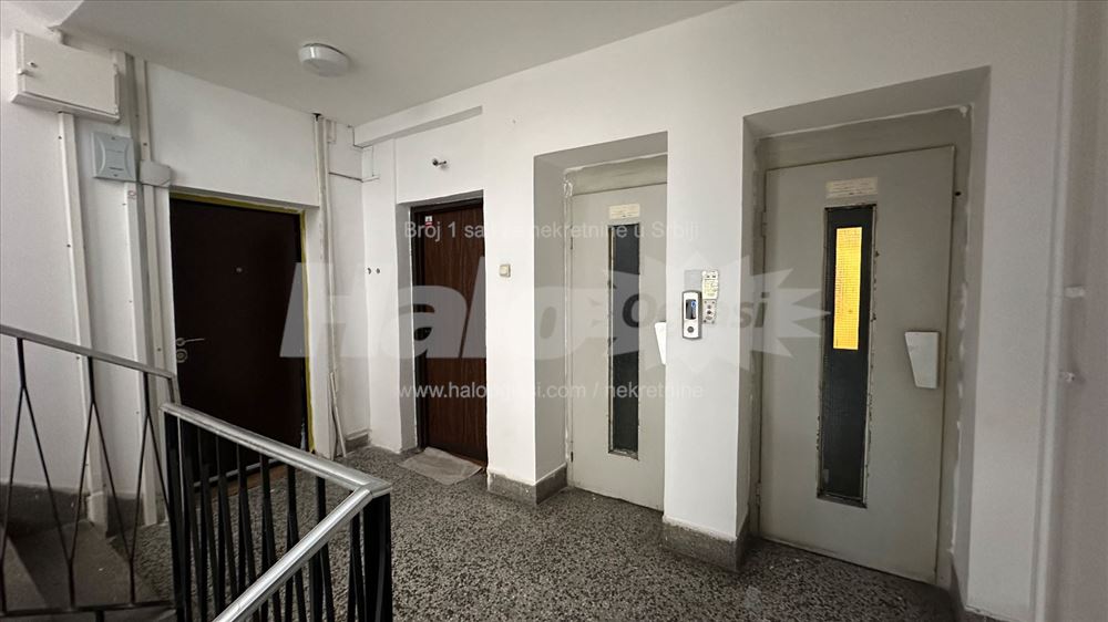 Tri prostorije od 70m2. 40m2. 20m2.Dvaparkingmesta — 9