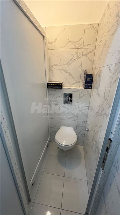 Tri prostorije od 70m2. 40m2. 20m2.Dvaparkingmesta — 12