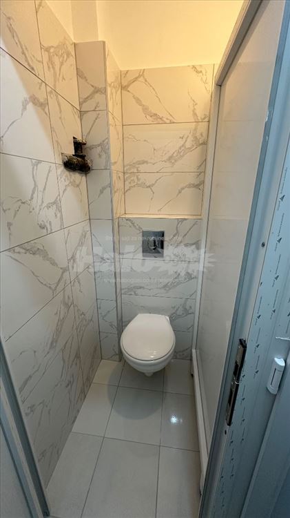 Tri prostorije od 70m2. 40m2. 20m2.Dvaparkingmesta — 13