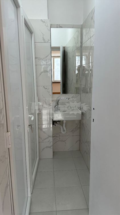 Tri prostorije od 70m2. 40m2. 20m2.Dvaparkingmesta — 14