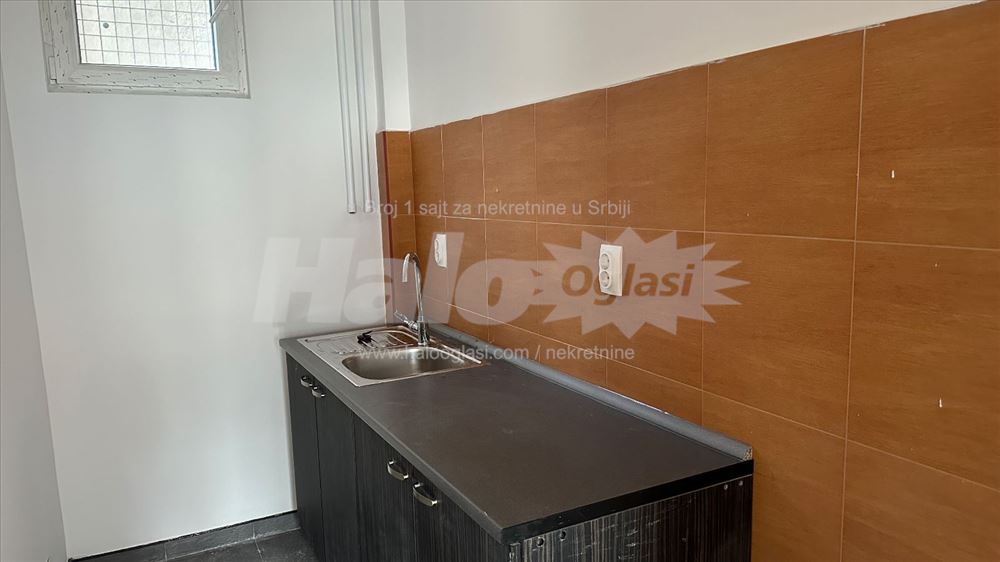 Tri prostorije od 70m2. 40m2. 20m2.Dvaparkingmesta — 15