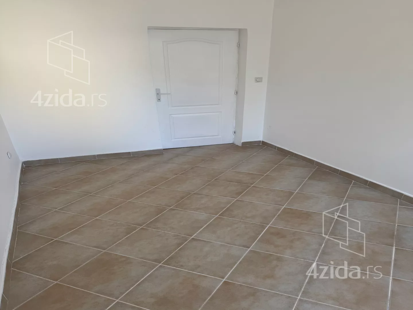 Troiposoban stan na prodaju, Kosovopoljska 10, 180.000€, 79m² — 9