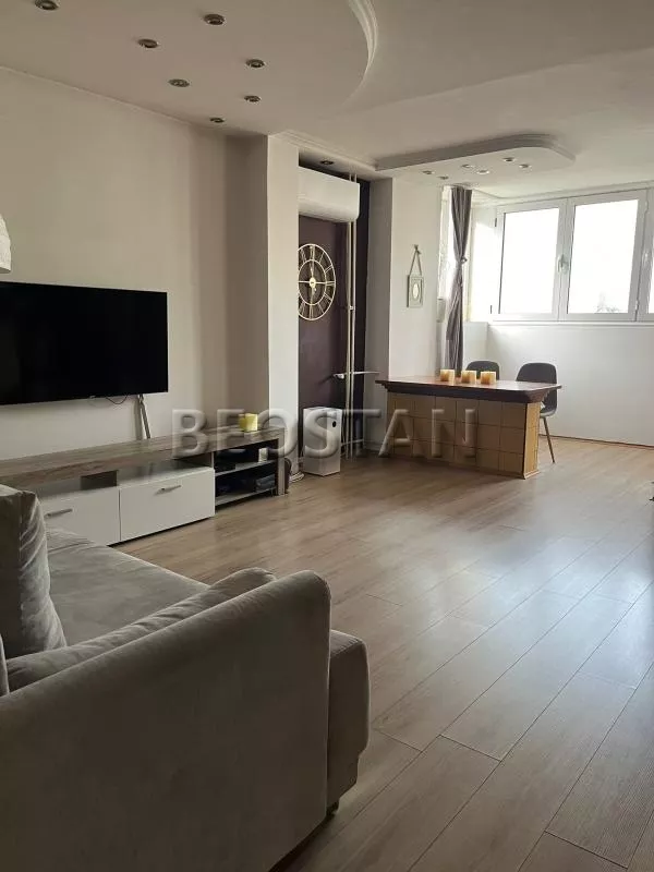 Troiposoban stan za izdavanje, Nehruova 81, 600€, 100m² — 2