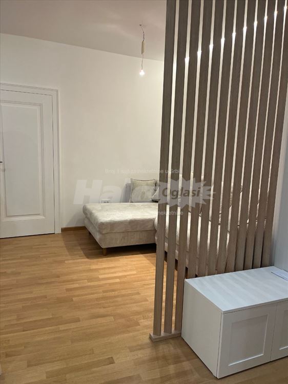 Trosoban kompletno renoviran na Karađorđevom trgu — 6