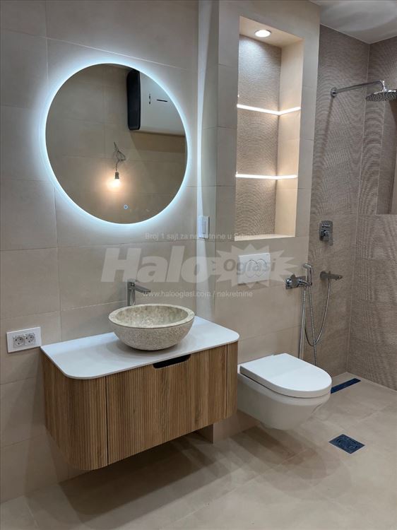 Trosoban kompletno renoviran na Karađorđevom trgu — 7