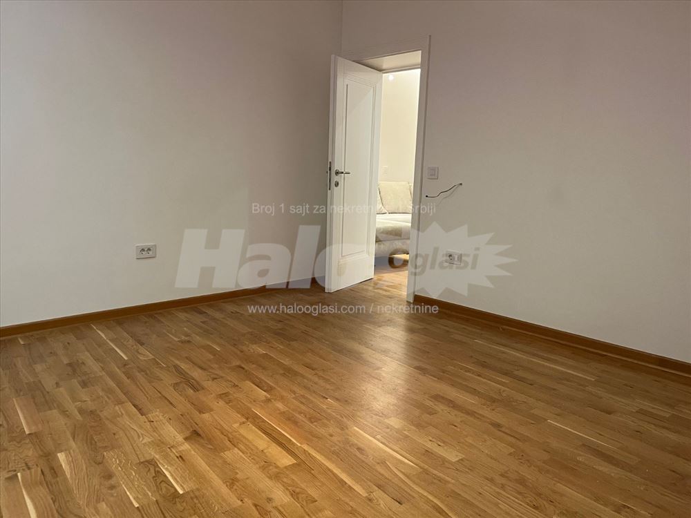 Trosoban kompletno renoviran na Karađorđevom trgu — 8