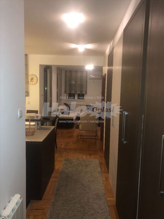 Trosoban sređen stan u Zemunu sa garažom — 9