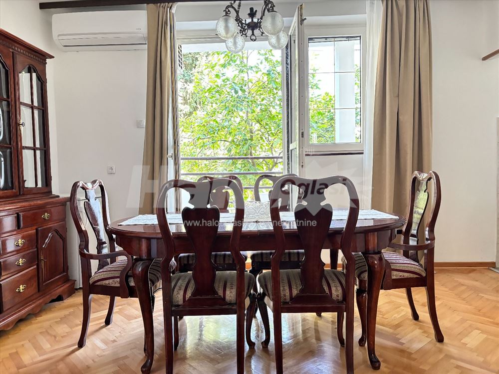 Trosoban stan 64 m² u Zemunu. Parking mesto — 5