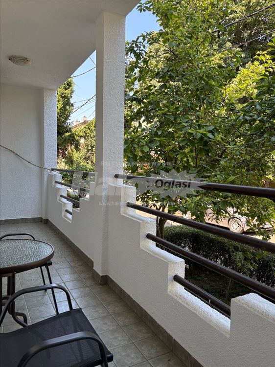 Trosoban stan 64 m² u Zemunu. Parking mesto — 7