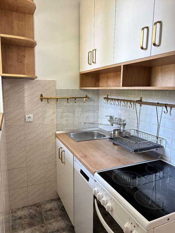Trosoban stan 64 m² u Zemunu. Parking mesto — 9